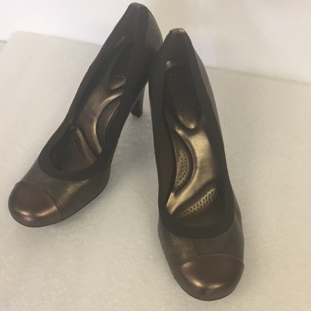 Beautiful Golden Dexter Heel Shoes